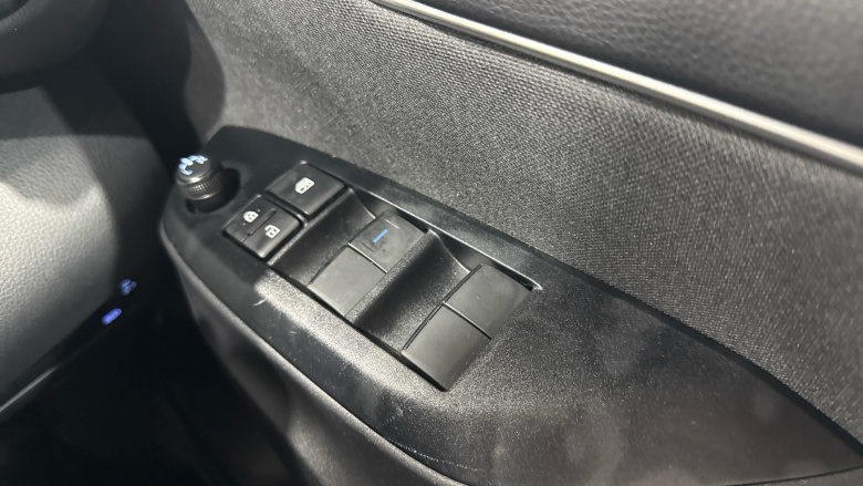 Toyota Yaris 1.5 Hybrid Design 5dr CVT Hybrid Hatchback